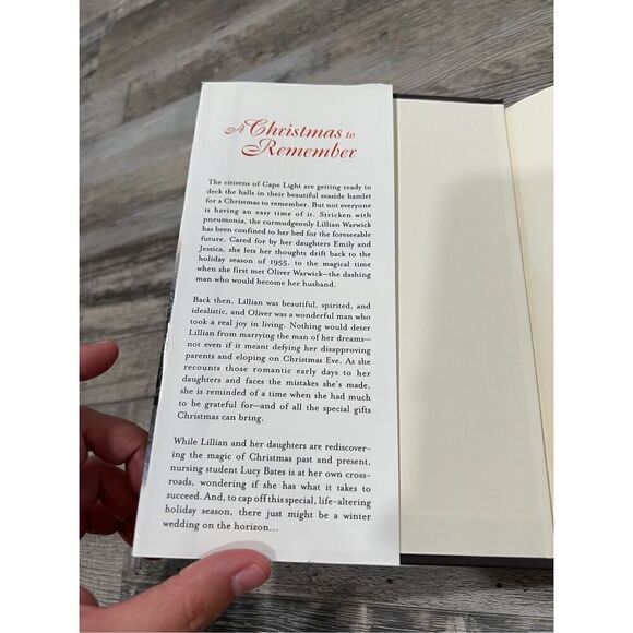 A Christmas To Remember: A Cape Light Novel by Thomas Kinkade and Katherine Spen - Picture 2 of 5
